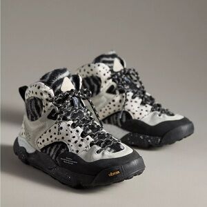 New in Box Flower Mountain High-Top Hiking Boots